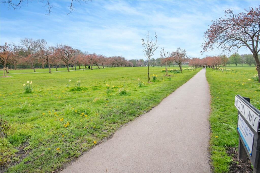 2 bedroom flat for sale in York Place, Harrogate, North Yorkshire, HG1