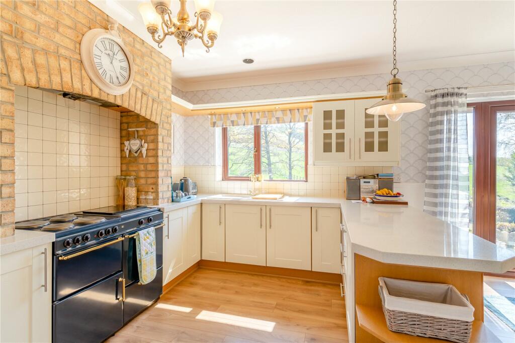 5 bedroom detached house for sale in Dikes Lane, Great Ayton