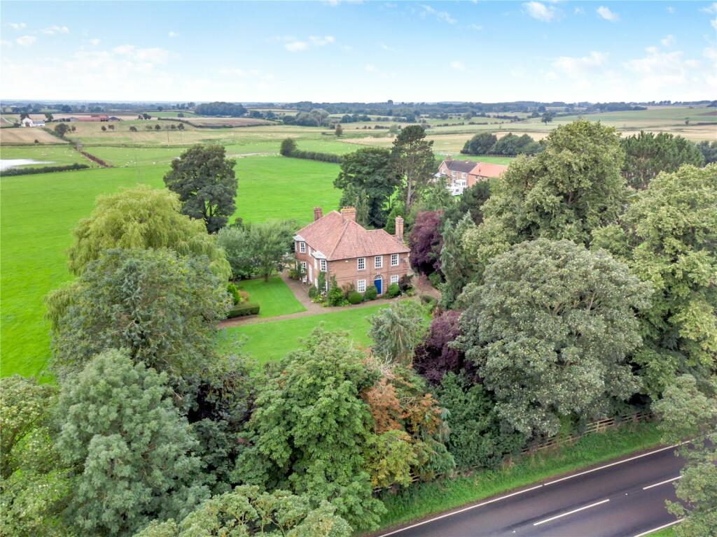 6 bedroom detached house for sale in Newsham, Thirsk, North Yorkshire, YO7
