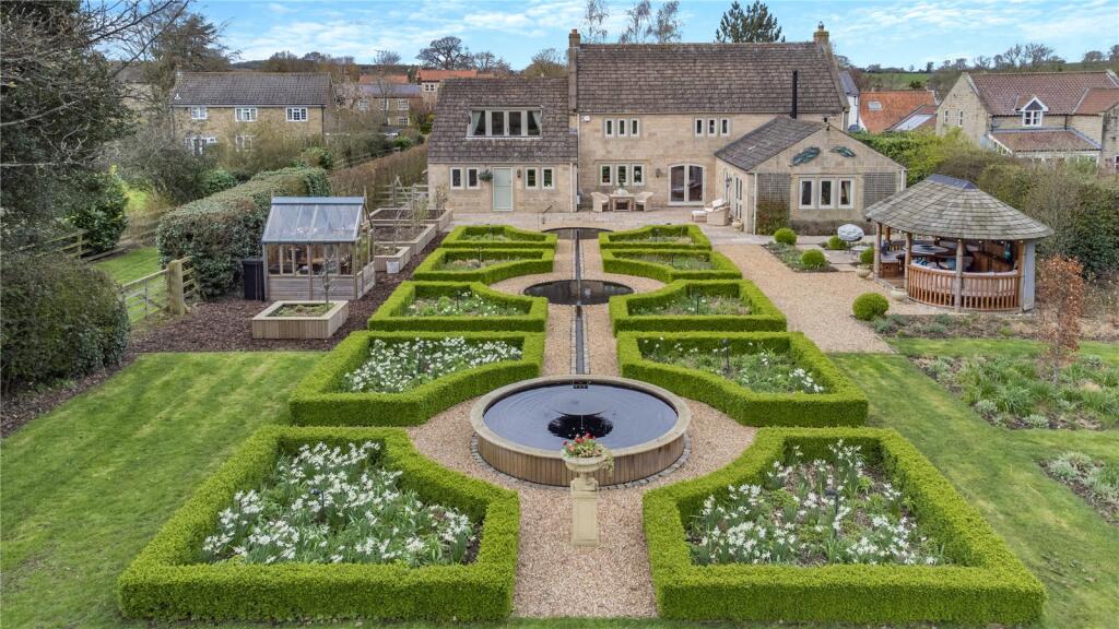 5 bedroom detached house for sale in Brearton, Harrogate, North