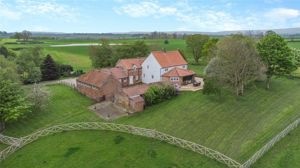 4 bedroom detached house for sale in MiddletononLeven, Yarm