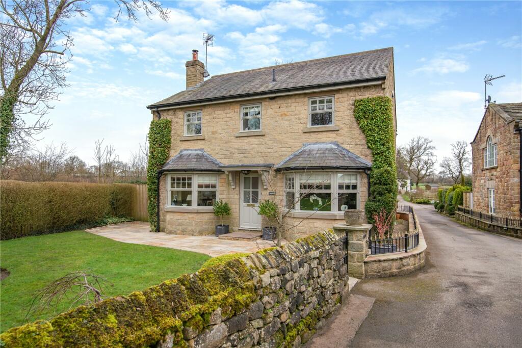 4 bedroom detached house for sale in Lund House Green, Harrogate, North