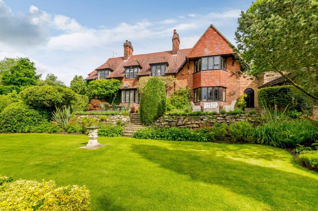 5 bedroom detached house for sale in Fulwith Road, Harrogate, North