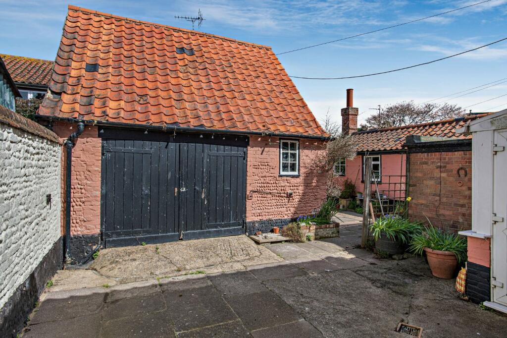 3 bedroom detached house for sale in Victoria Street, Southwold