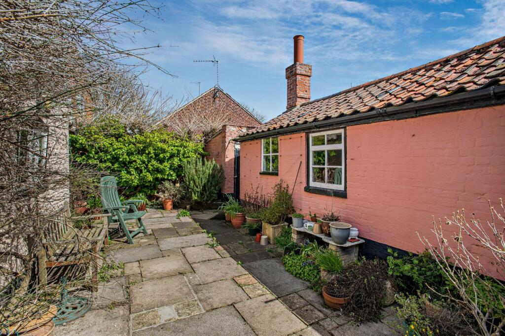 3 bedroom detached house for sale in Victoria Street, Southwold