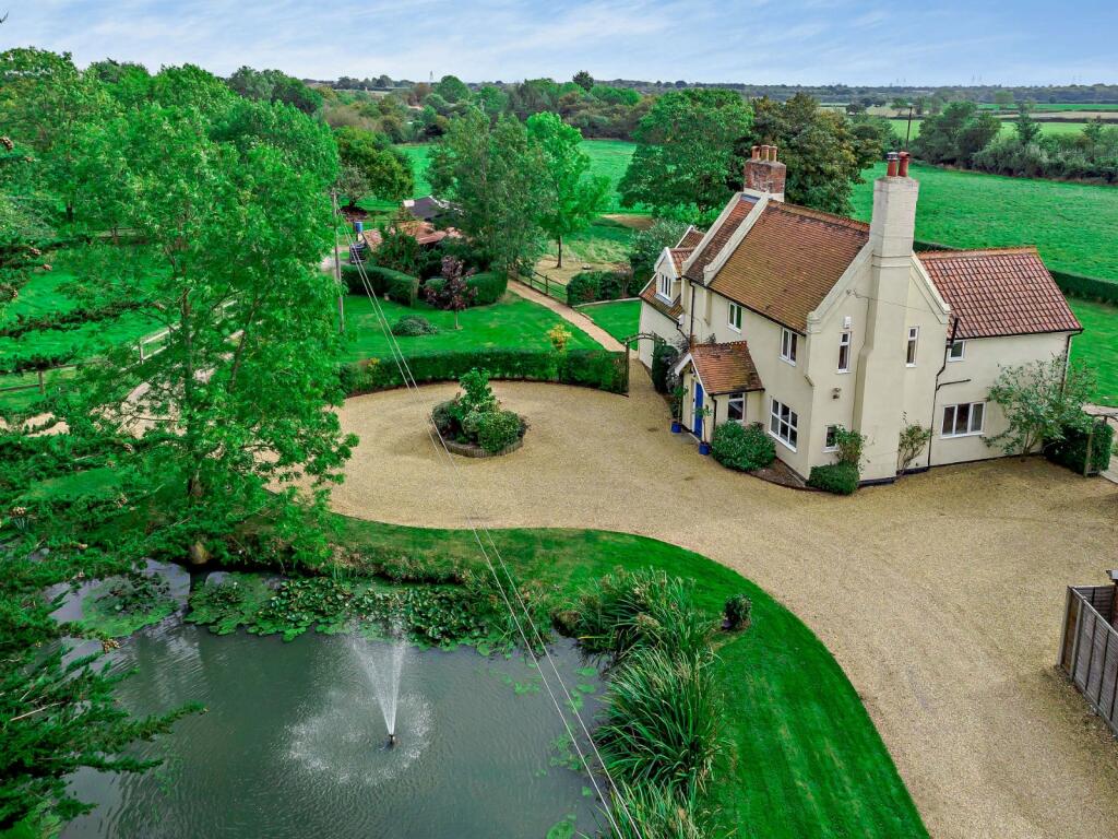 5 bedroom detached house for sale in The Green, Barham, Ipswich