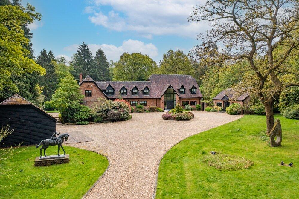 Main image of property: Cholesbury Road, Wigginton, Tring, Hertfordshire
