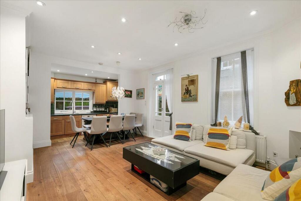 2 bedroom apartment for sale in Fulham Palace Road, Fulham, SW6