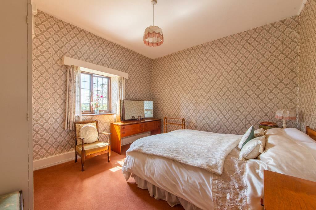 3 bedroom detached house for sale in Donkey Lane, Ashford Carbonel