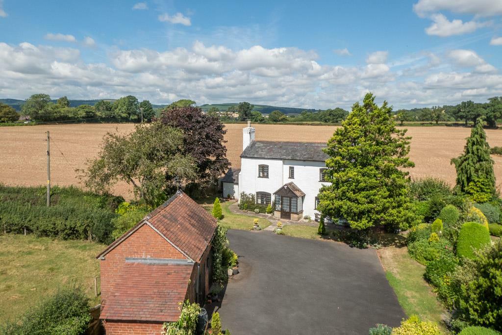 3 bedroom detached house for sale in Donkey Lane, Ashford Carbonel