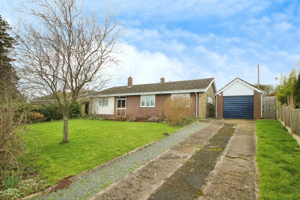 3 bedroom detached bungalow for sale in Canon Rise,