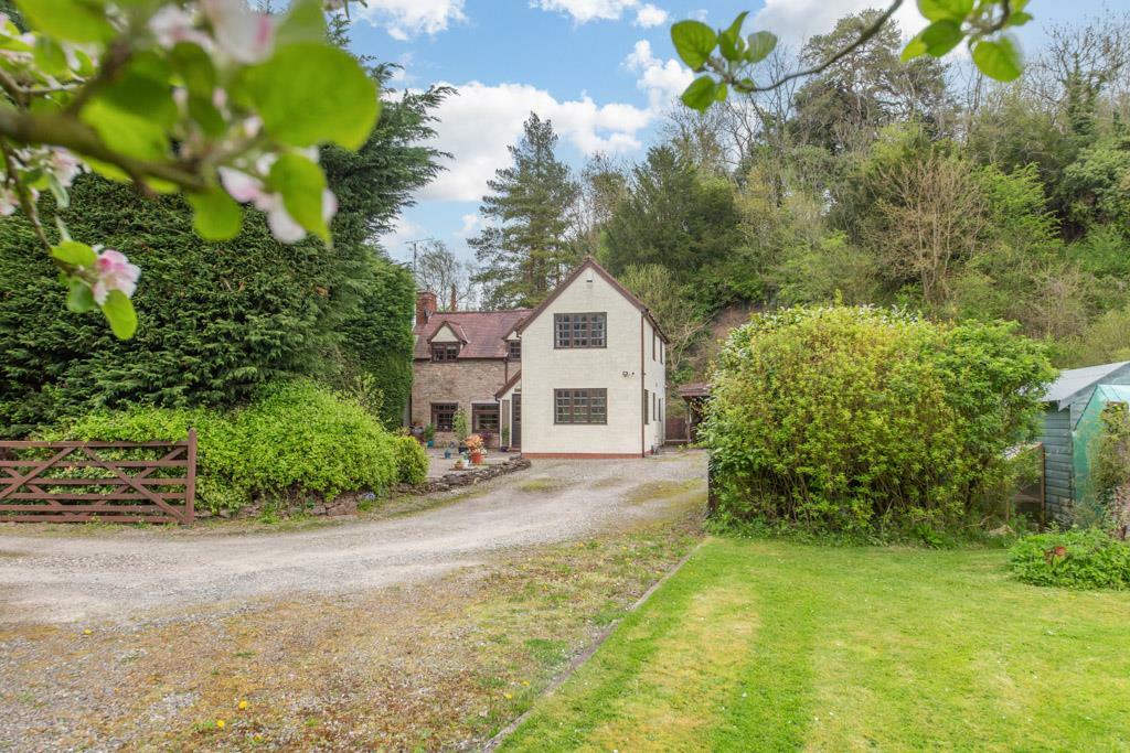 4 bedroom detached house for sale in Bank Street, Stoke Bliss, Tenbury