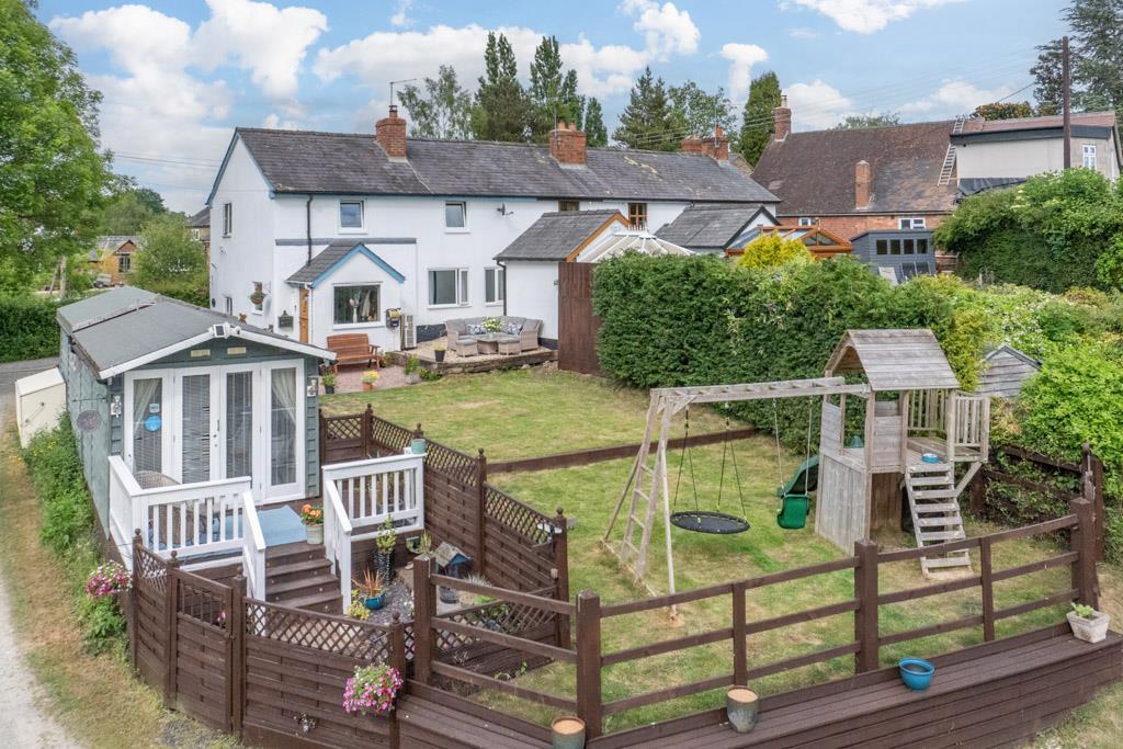3 bedroom end of terrace house