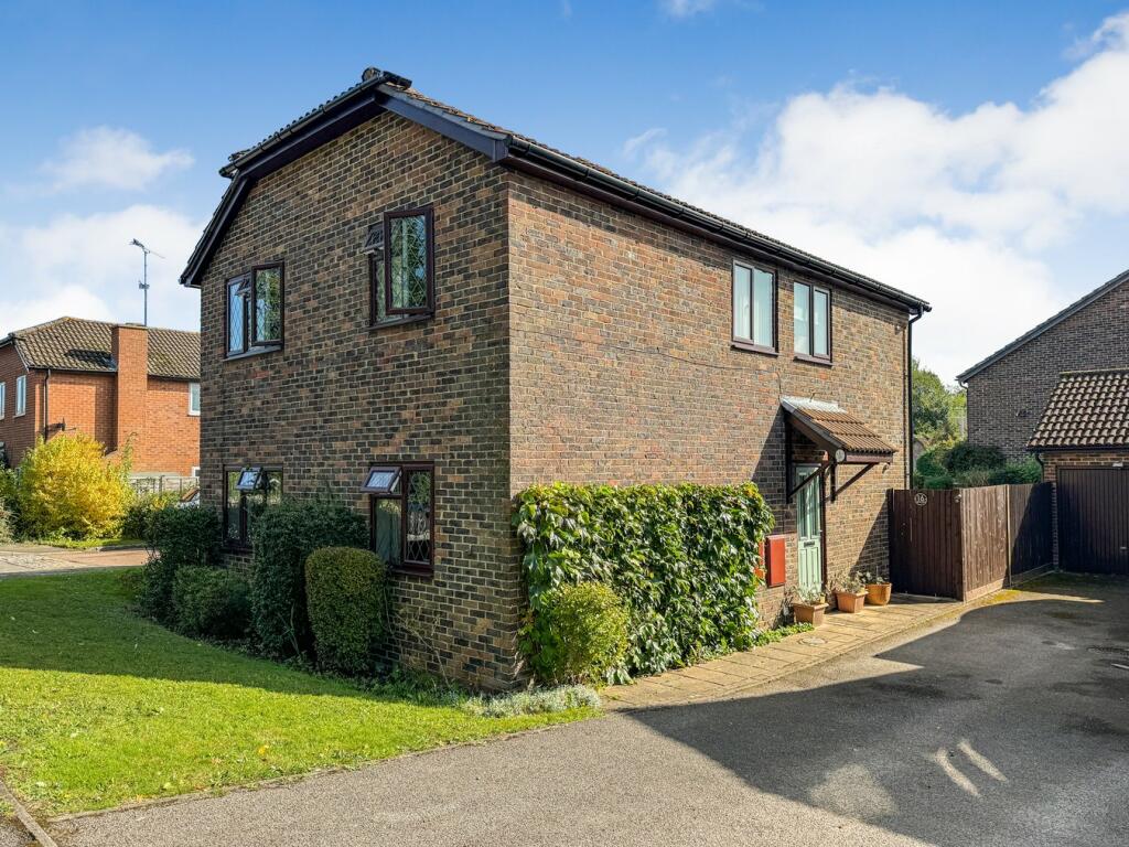 4 bedroom detached house for sale in Thistleton Way, Lower Earley