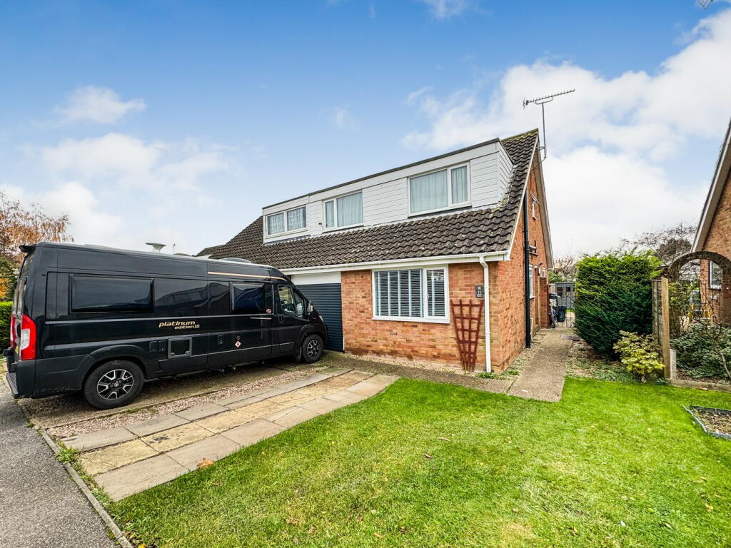 4 bedroom semidetached house for sale in Seymour Avenue, Shinfield