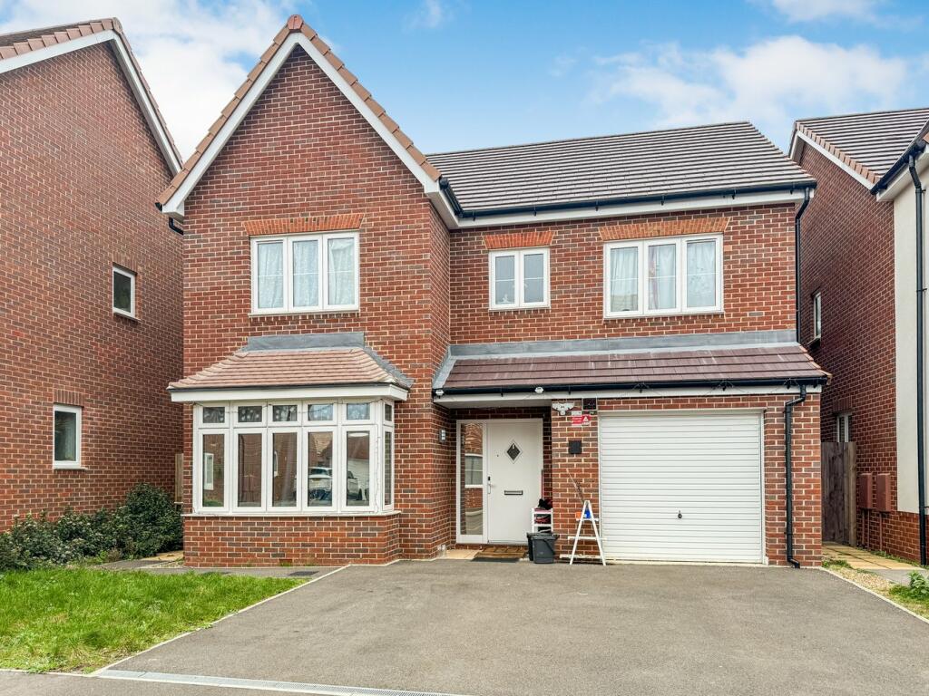 4 bedroom detached house for sale in Allen Way, Shinfield , Reading, RG2
