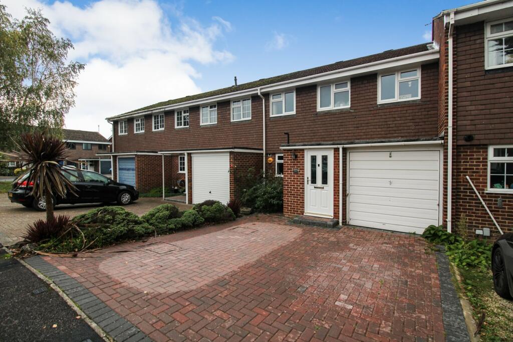 4 bedroom terraced house for sale in Bathurst Road, Winnersh, Wokingham