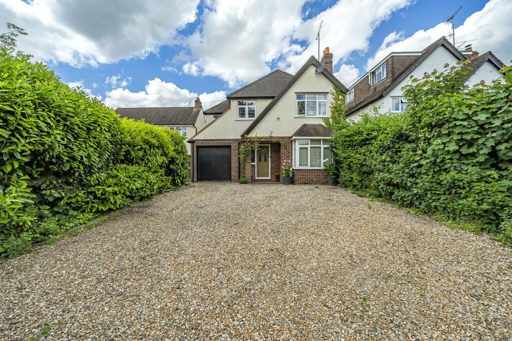 5 bedroom detached house for sale in Loddon Bridge Road, Woodley