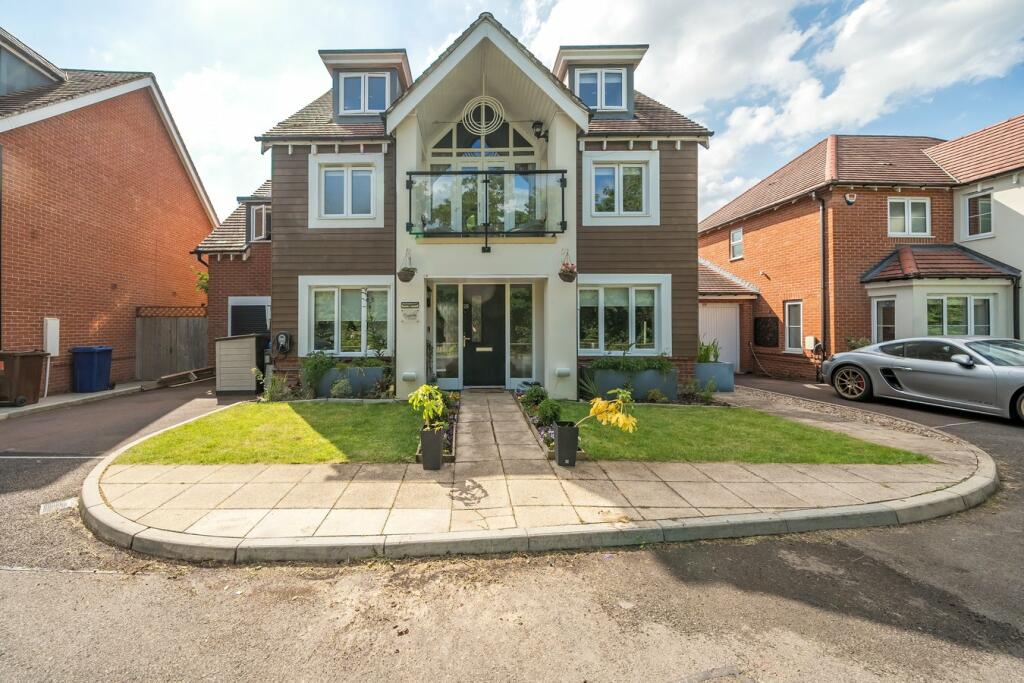 5 bedroom detached house for sale in Bluebell Crescent, Woodley, Reading, RG5