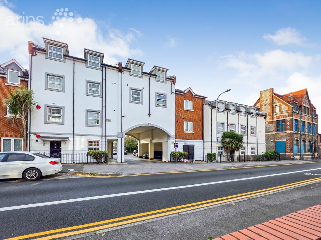 Main image of property: 32 Silver Street, Reading, RG1