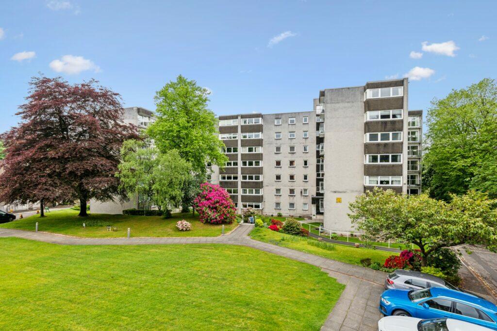 Main image of property: 53 Norwood Park, Bearsden, G61 2RZ