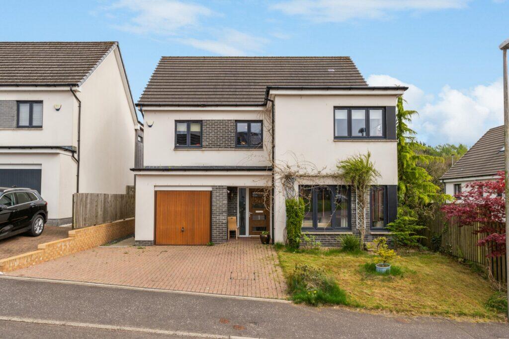 Main image of property: 6 Morgan Wynd, Bearsden, G61 3RX