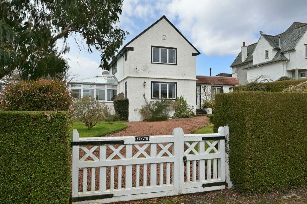 3 bedroom detached villa for sale in Florence Drive, Kilmacolm, PA13