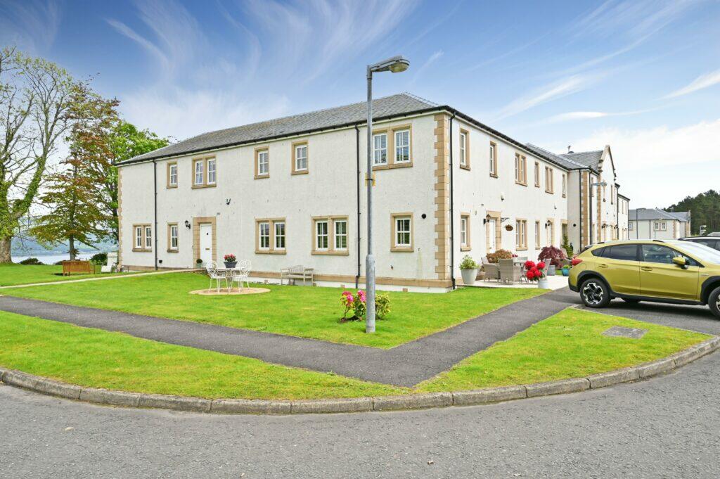 2 bedroom terraced house for sale in Gleddoch Wynd, Langbank, PA14