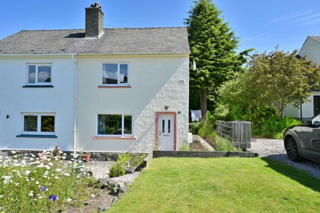 2 bedroom semidetached house for sale in Hillside Avenue, Kilmacolm, PA13