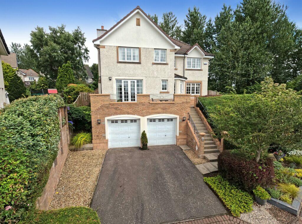 5 bedroom detached house for sale in Balmoral Drive, PA7