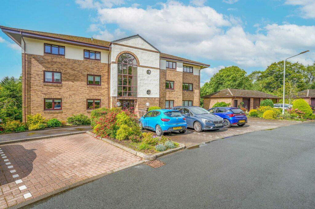 2 bedroom flat for sale in Ravenscourt, Thorntonhall, G74