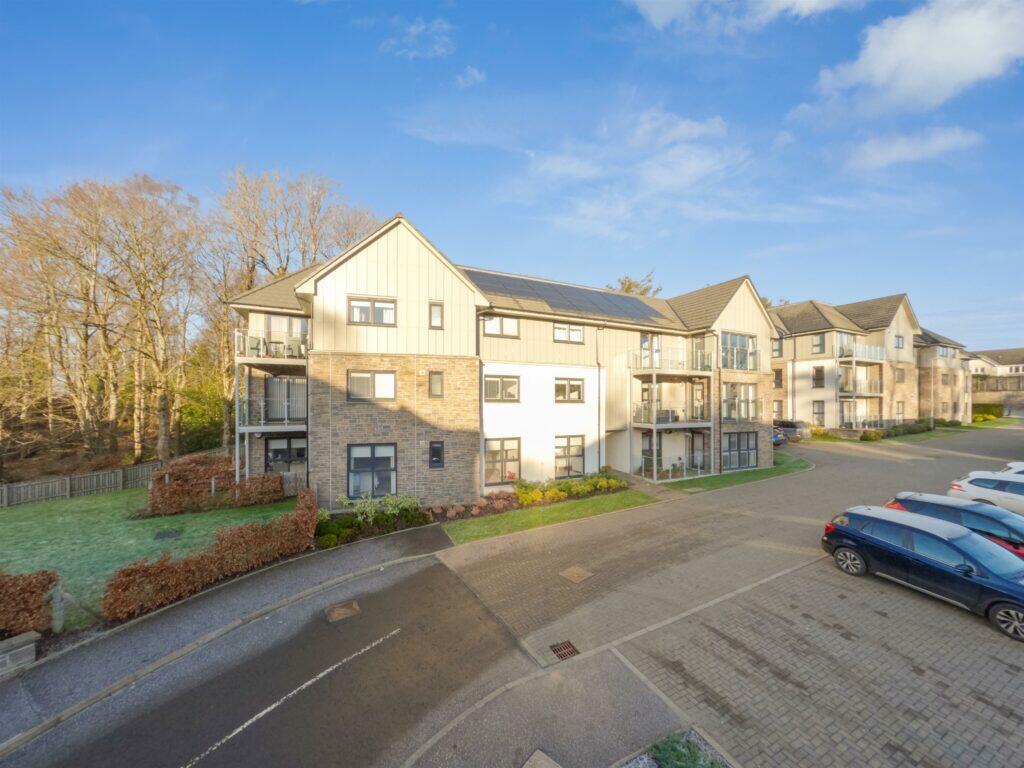 3 bedroom flat for sale in Knights Grove, Newton Mearns, Glasgow, G77