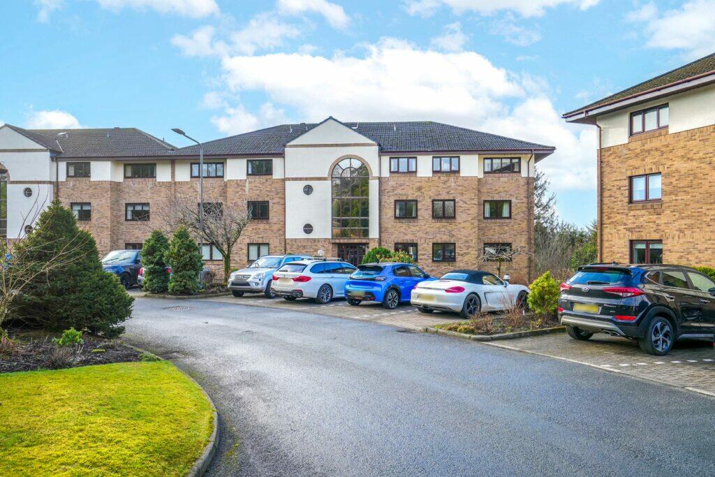 2 bedroom flat for sale in Ravenscourt, Thorntonhall, G74