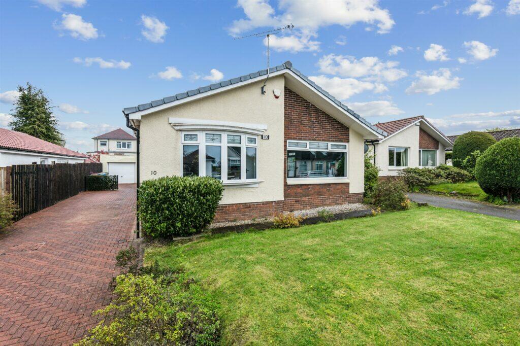 3 bedroom detached house for sale in Crosslees Road, Thornliebank, G46