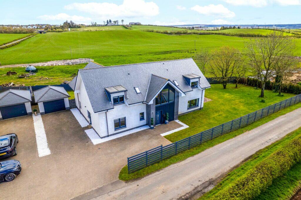 5 bedroom detached house for sale in Hallside Rise, Thorntonhall, G74