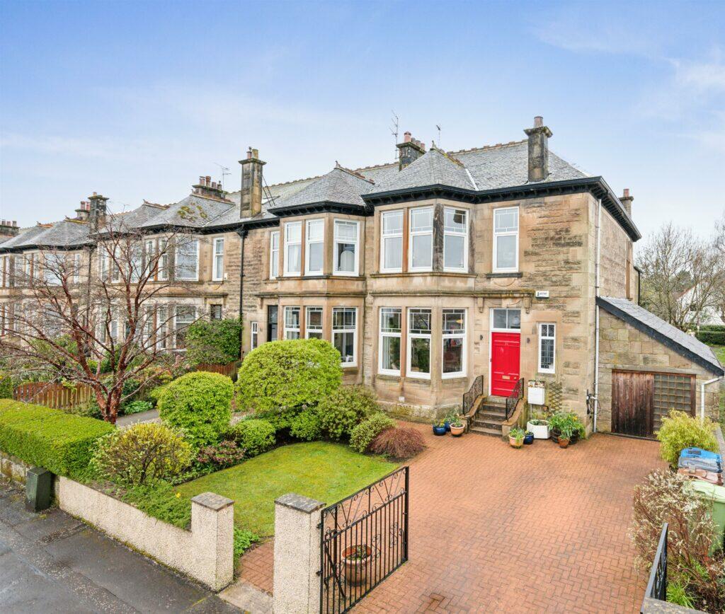 4 bedroom end of terrace house for sale in Broomley Drive, Giffnock, G46