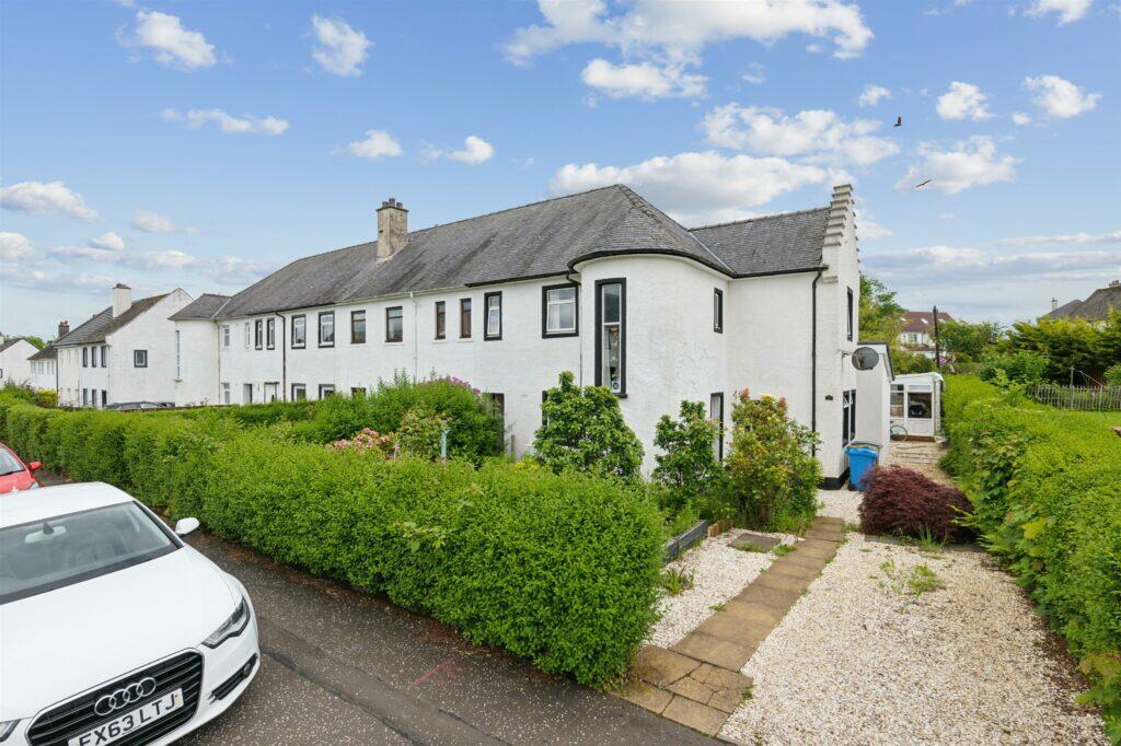 4 bedroom end of terrace house for sale in Castle Road, Newton Mearns