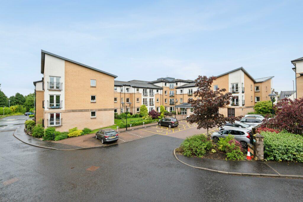 1 bedroom flat for sale in Fenwick Road, Giffnock, G46