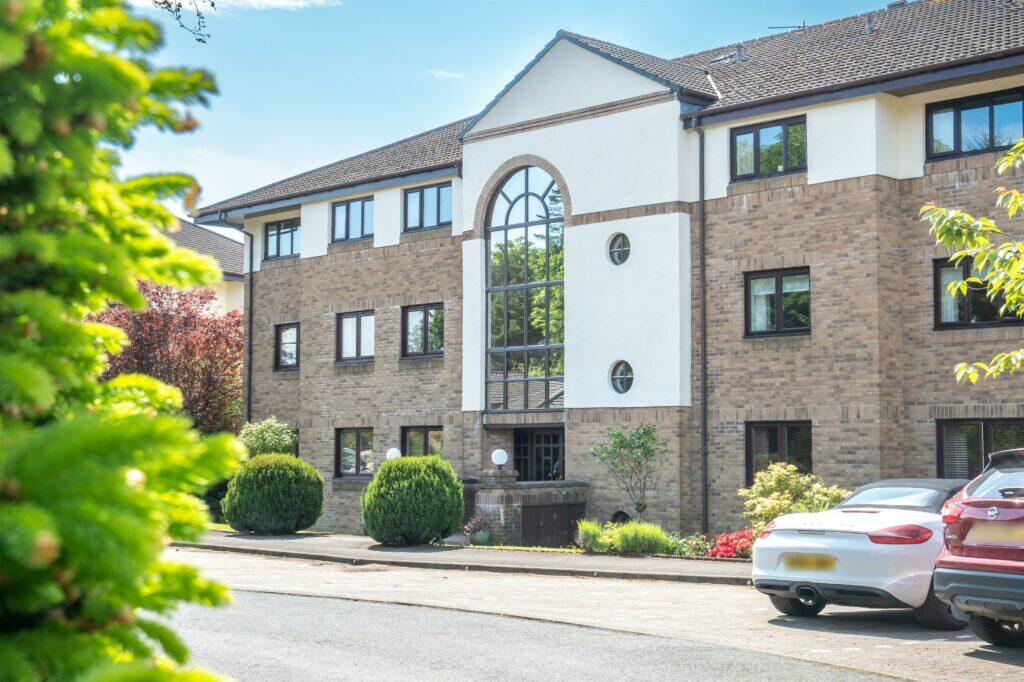 2 bedroom flat for sale in Ravenscourt, Thorntonhall, G74