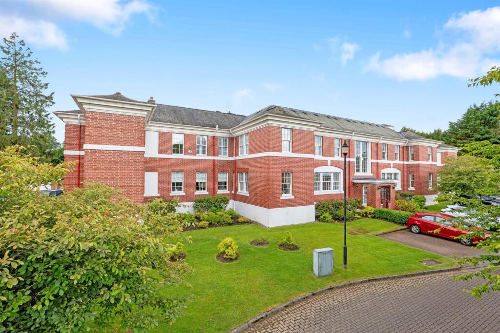 Main image of property: Victoria Square, Mearnskirk Road, Newton Mearns