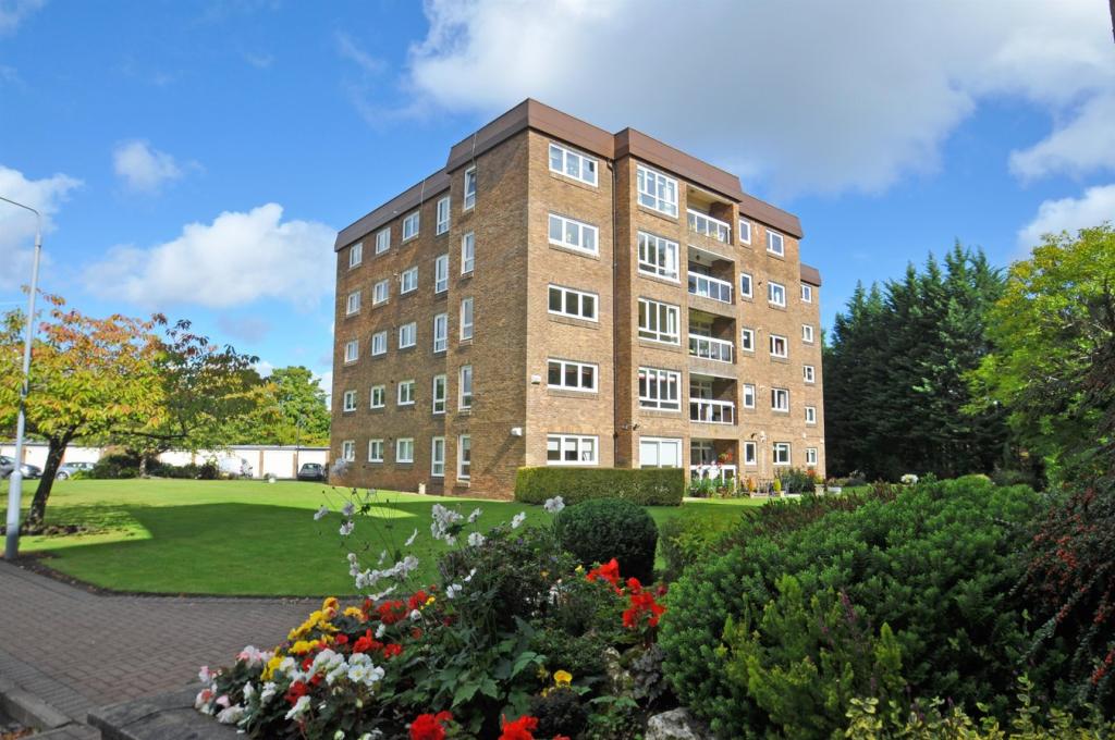2 bedroom flat for sale in Hutchison Court, Giffnock, Glasgow, G46