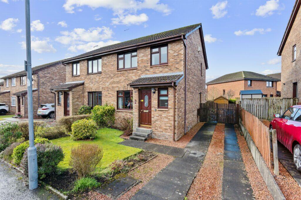 3 bedroom semidetached house for sale in Ladeside Close, Newton Mearns