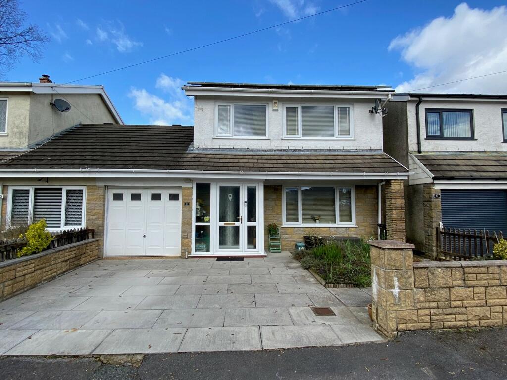 3 bedroom link detached house for sale in Alderwood Close, Crynant