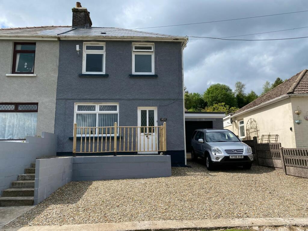 3 bedroom semidetached house for sale in Main Road, Dyffryn Cellwen