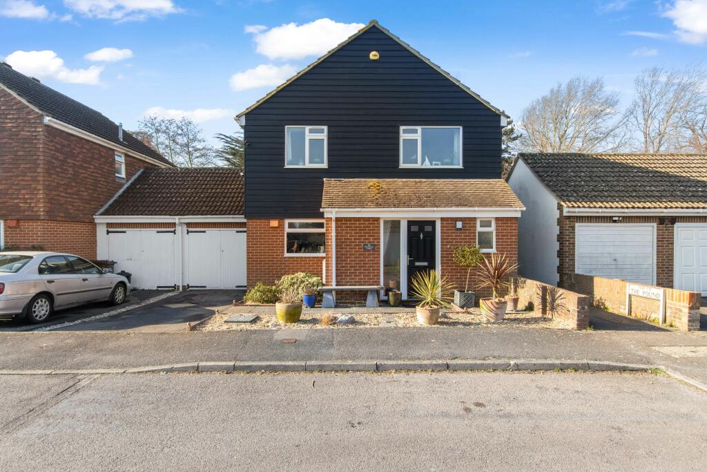 4 bedroom detached house for sale in Chawkmare Coppice, Aldwick, Bognor Regis, West Sussex, PO21