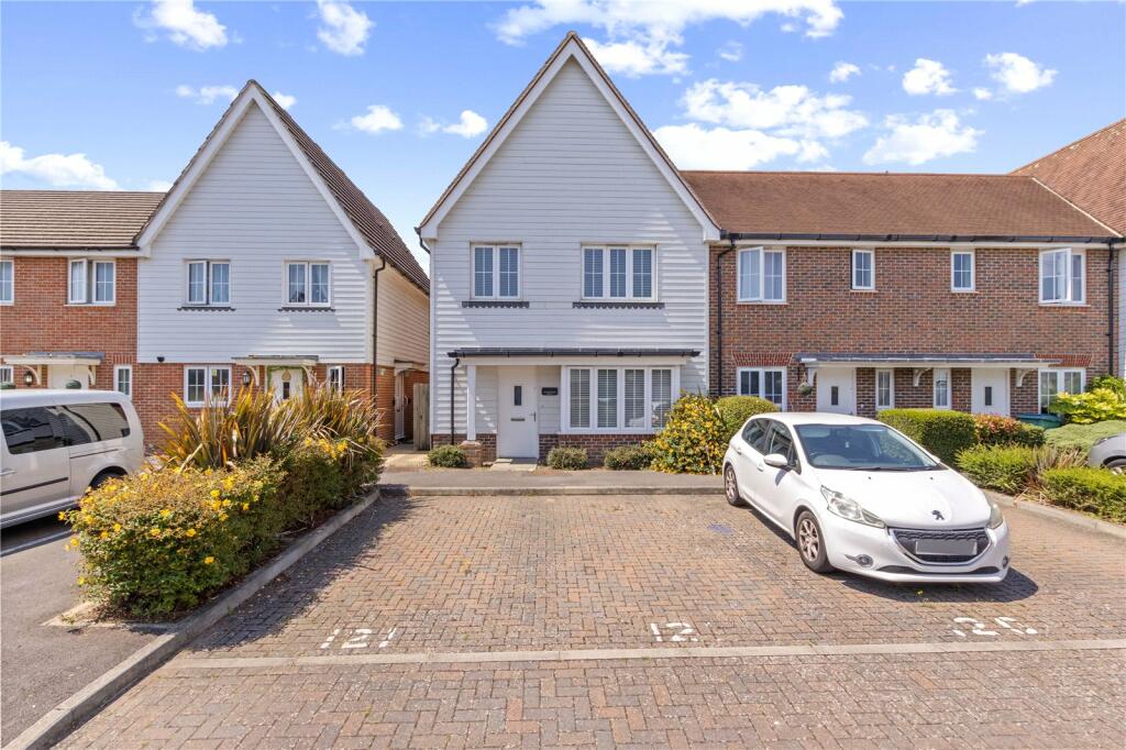 4 bedroom semidetached house for sale in Mackintosh Drive, North