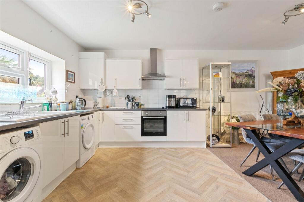 2 bedroom apartment for sale in Selsey Avenue, Aldwick, West Sussex, PO21