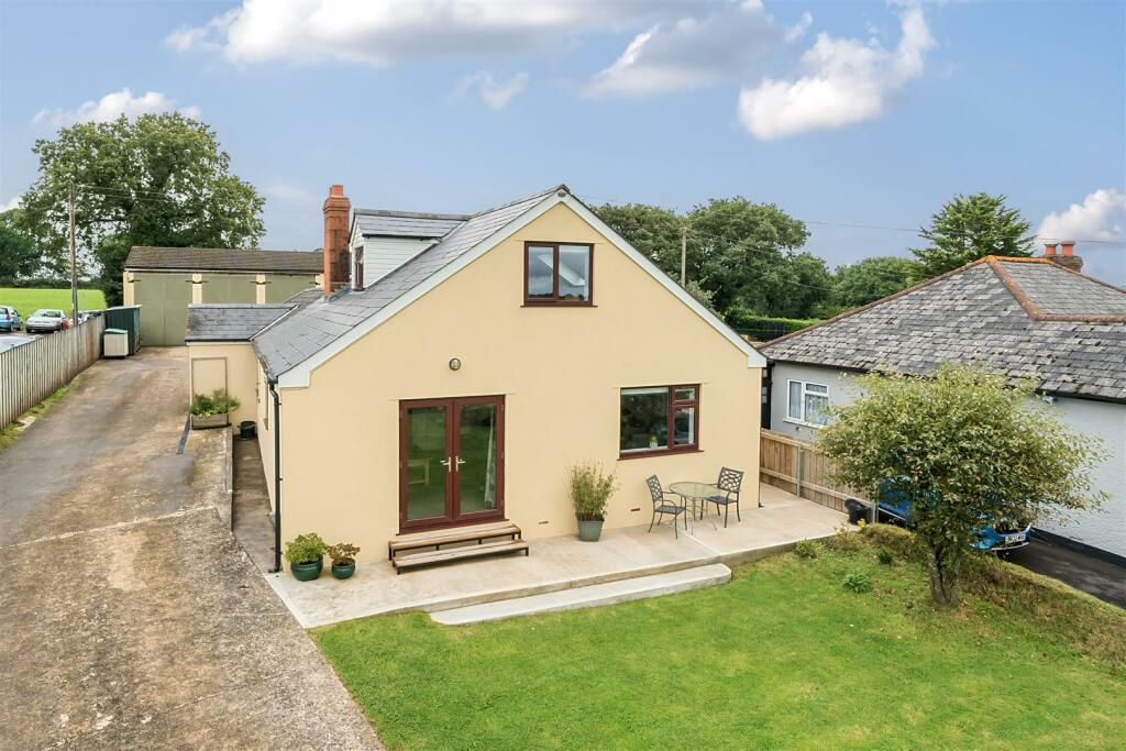 4 bedroom detached house for sale in Nomansland, EX16