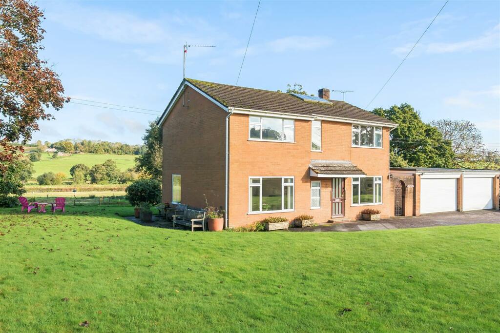 4 bedroom detached house for sale in Calverleigh, Tiverton, EX16