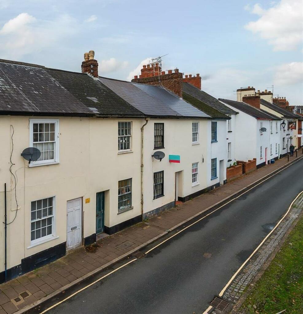 2 bedroom terraced house for sale in Castle Street, Tiverton, EX16